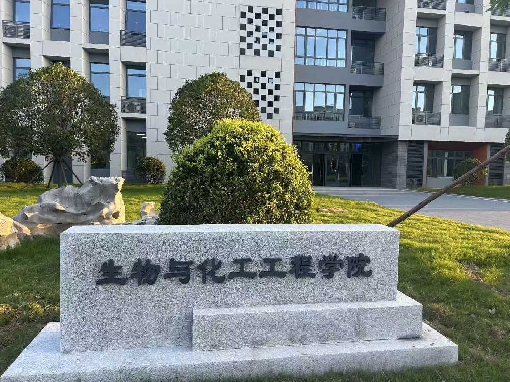 绵阳市扬州职业大学体育场高杆灯项目